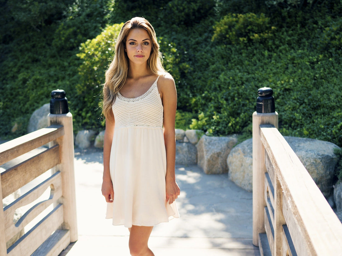 Comment porter une robe manche courte en hiver ? Conseils et astuces
